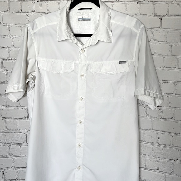 Columbia Men's White Performance  Wear Breathable Short Sleeve Button Down Shirt - Picture 3 of 6
